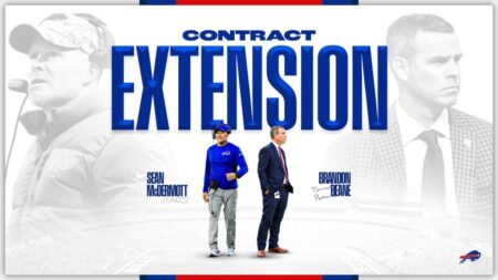 Evaluating Contract Extensions vs. Transfers for Key Players